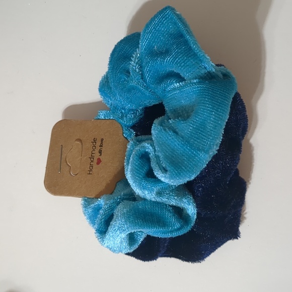 Velvet Scrunchies New Lot 6 scrunchies & Key chain - Picture 3 of 5